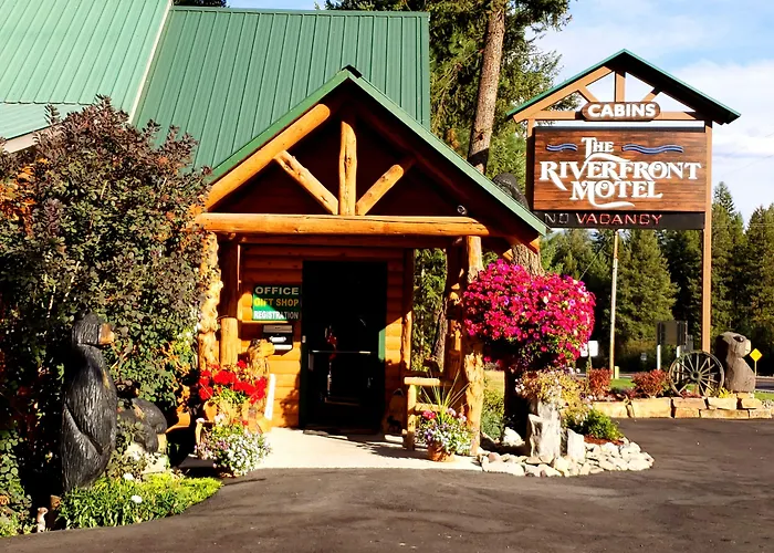 Riverfront Motel & Cabins