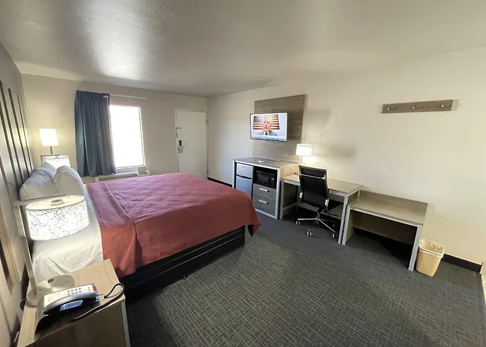 Excellent Inn & Suites