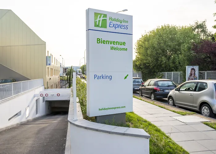 Holiday Inn Express Paris - Velizy By Ihg
