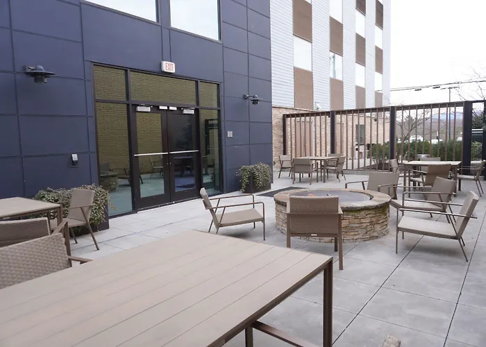 Country Inn & Suites By Radisson Asheville River Arts District