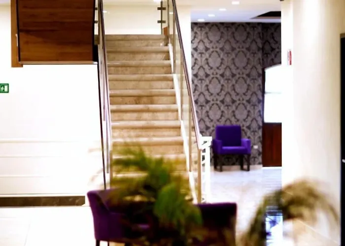 Hotel Leones