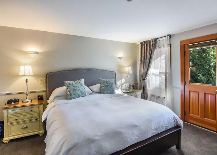 Wild Iris Inn