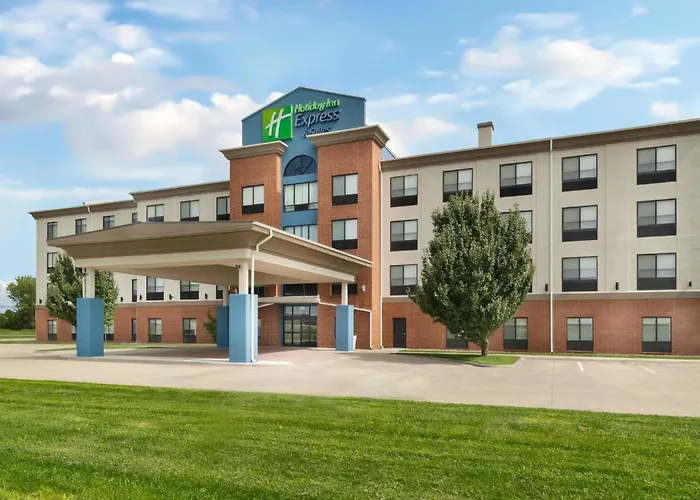 Holiday Inn Express Pratt By Ihg