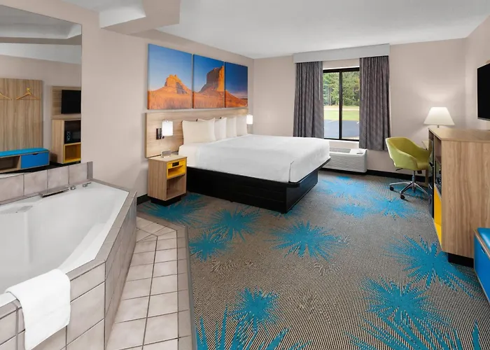 Days Inn By Wyndham Eagle River