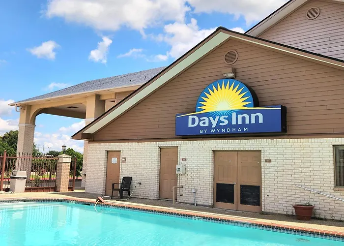 Days Inn By Wyndham Navasota
