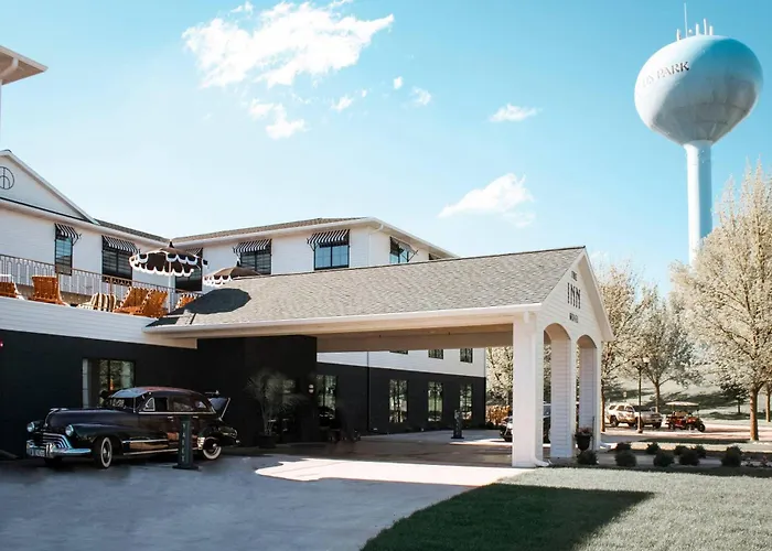 The Inn Hotel Lake Okoboji, An Ascend Collection Hotel