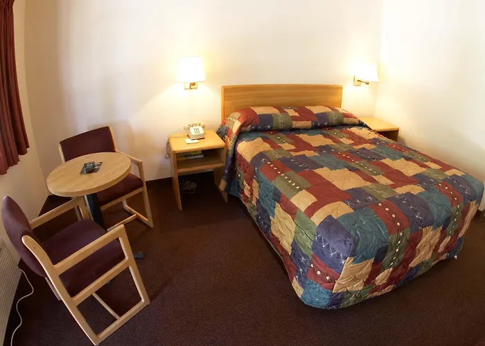 Ez 8 Motel Airporter