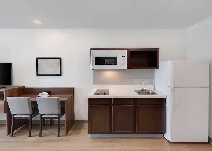 Woodspring Suites Bakersfield East
