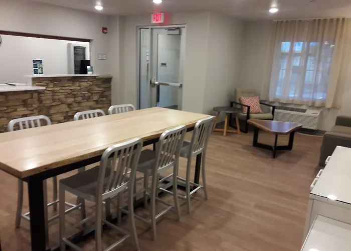 Extended Stay America Select Suites - Louisville - Airport