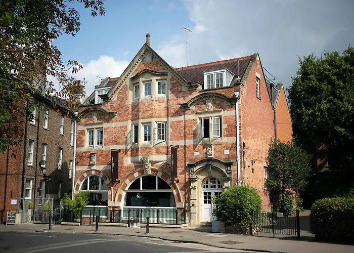 One Warwick Park Hotel