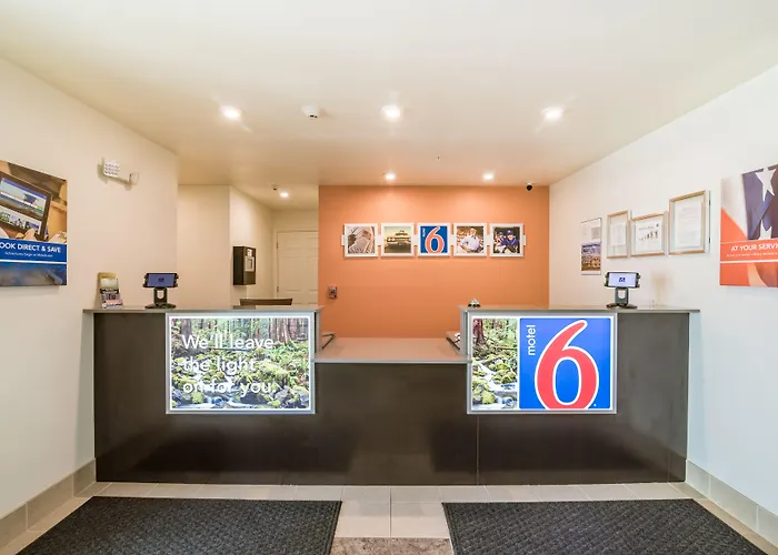 Motel 6 , Id