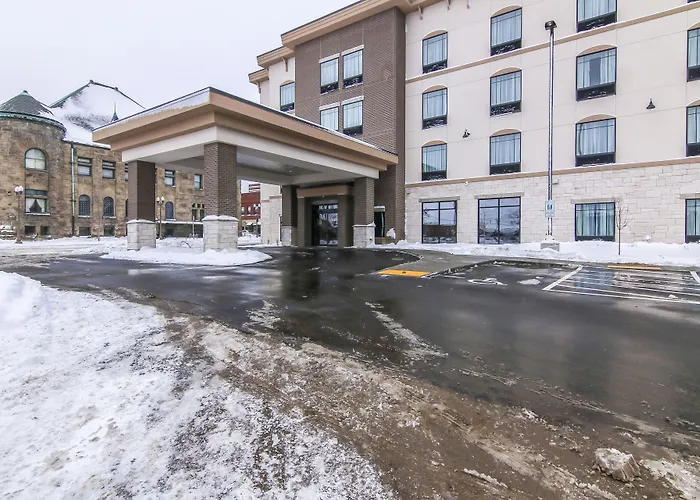 Cobblestone Inn & Suites - Menomonie/Uw-Stout