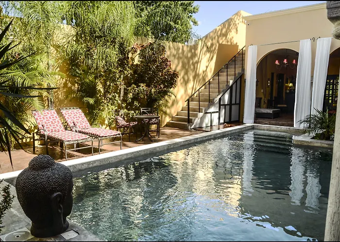 Ochenta Y Dos Bed & Breakfast & Spa