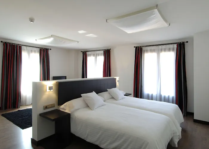 Hotel Cienbalcones