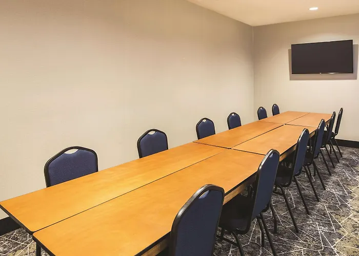 McDonough Dog Friendly Hotels