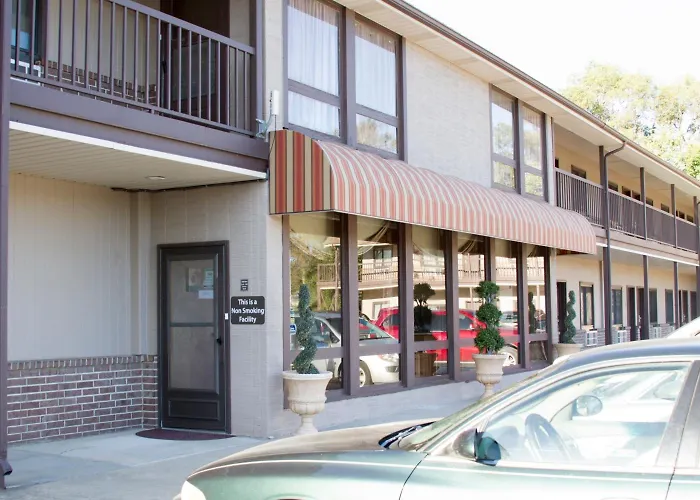 Cottonwood Inn & Suites