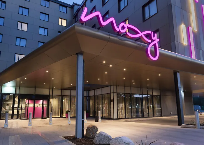 Moxy London Heathrow Airport