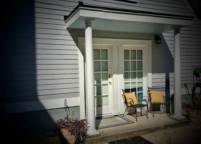 Chesnut Cottage Inn