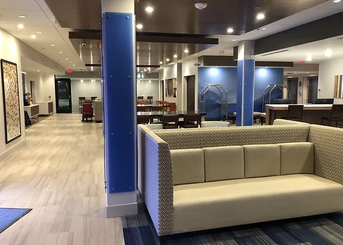 Holiday Inn Express & Suites Racine By Ihg