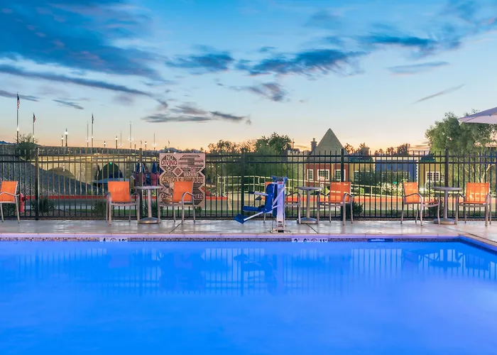 Holiday Inn Express & Suites Lake Havasu - London Bridge By Ihg