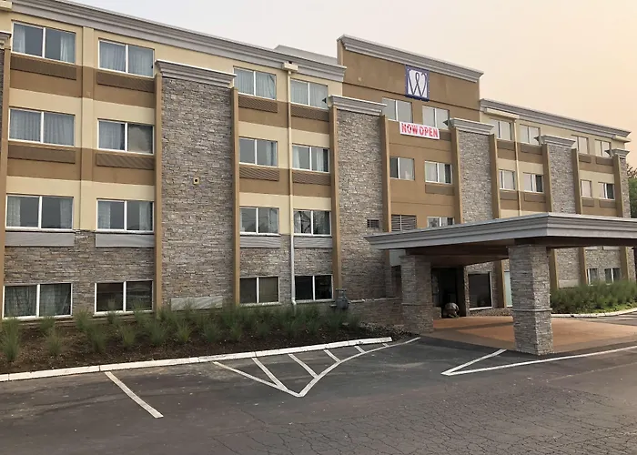 Comfort Inn & Suites Near Washington Square
