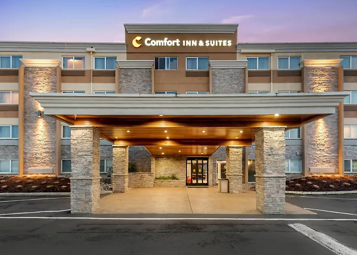 Comfort Inn & Suites Near Washington Square