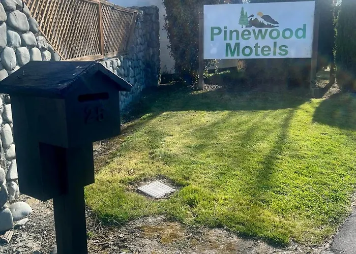 Pinewood Motels