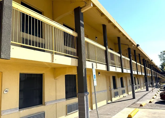 Townhouse Garden Inn & Suites San Antonio I 35