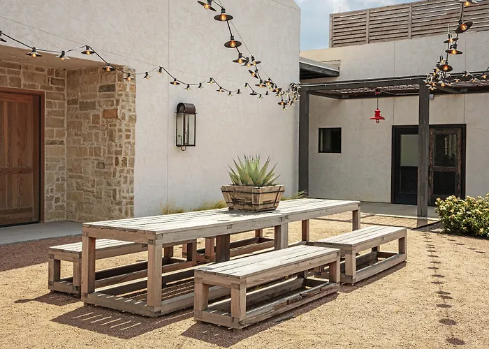 Texican Court, Valencia Collection