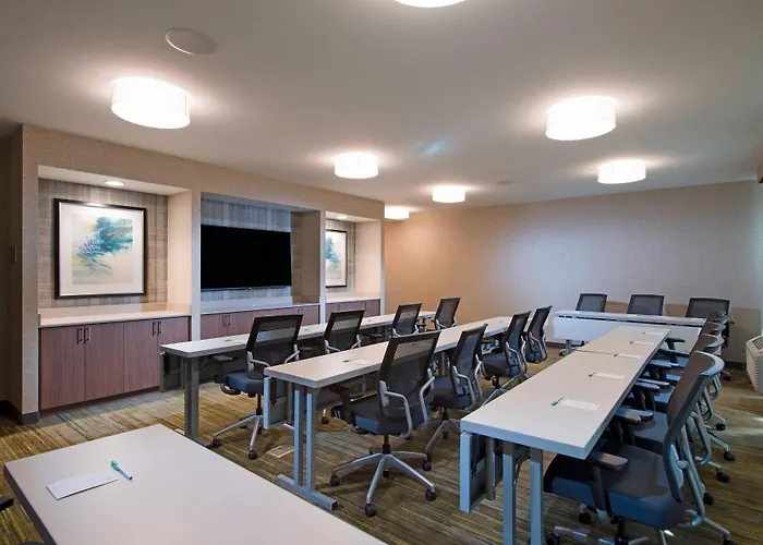 Courtyard By Marriott Atlanta /Avalon Area