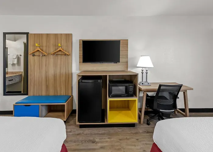 Days Inn By Wyndham Independence