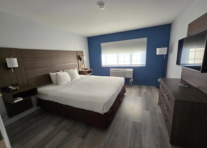 Quality Inn & Suites Tulare