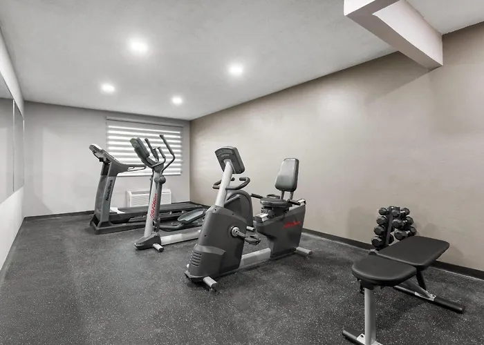 Baymont By Wyndham Piqua Hotel