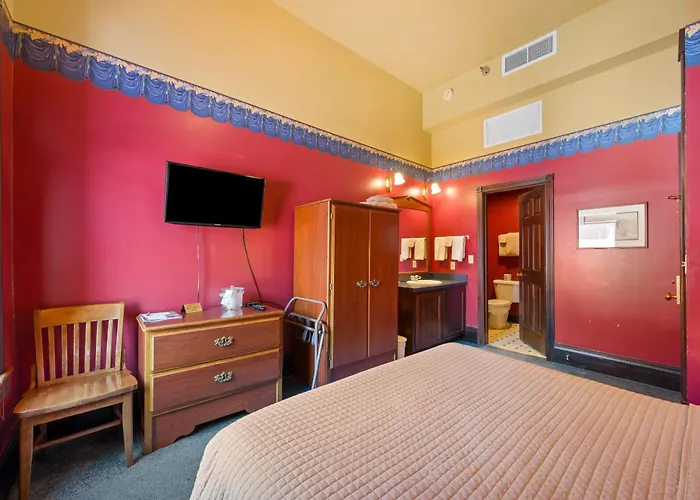 Historic Iron Horse Inn - Deadwood