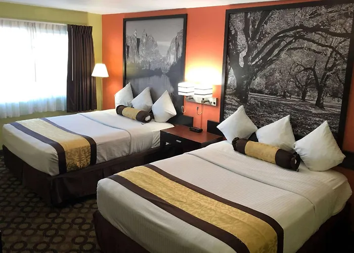 Super 8 By Wyndham Ontario