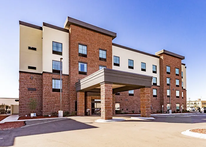 Cobblestone Hotel & Suites