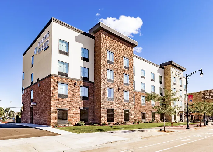 Cobblestone Hotel & Suites