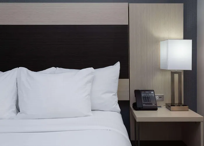 La Quinta Inn & Suites By Wyndham Shorewood
