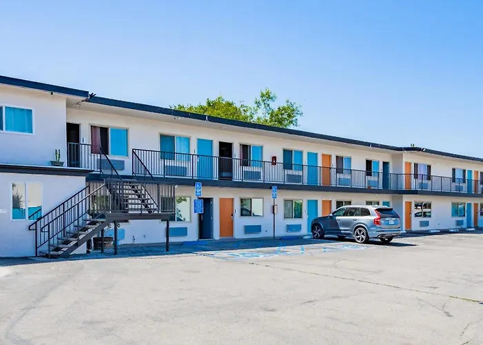 Tradewinds Motel Lakewood