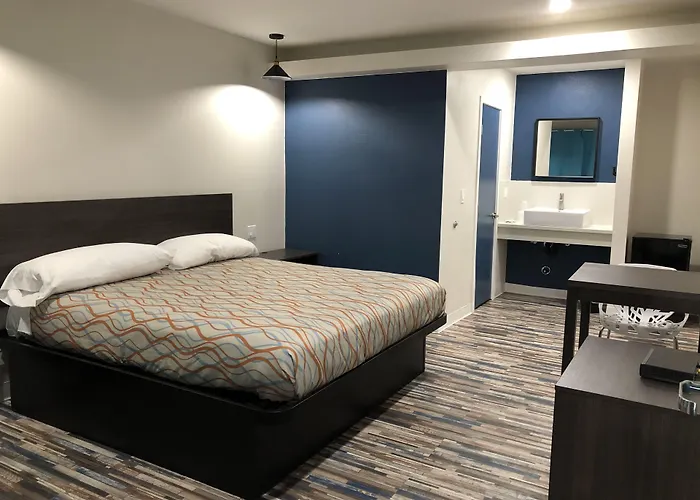 Tradewinds Motel
