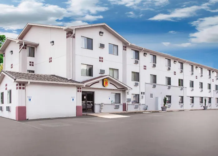 Super 8 By Wyndham Hot Springs