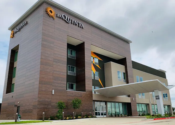 La Quinta Inn & Suites By Wyndham - Red Oak Tx Ih-35E