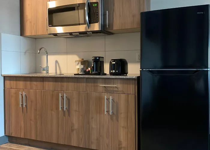 Meridian Inn & Suites Regina Airport