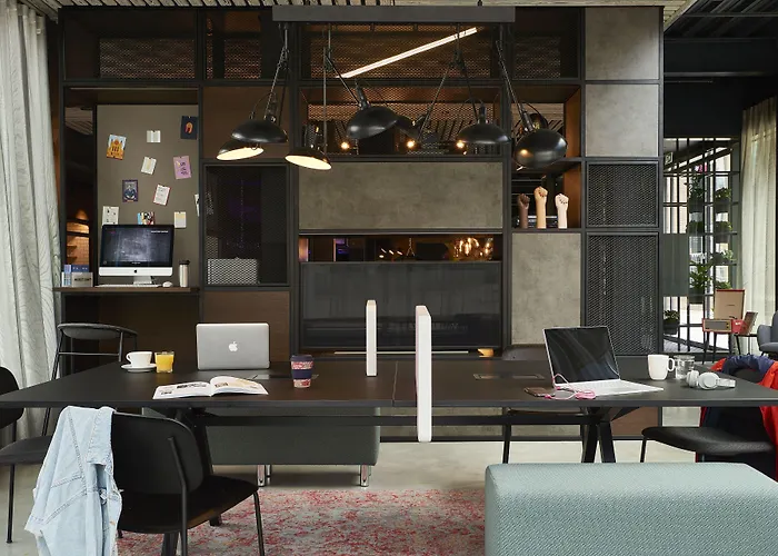 Hotel Moxy Paris Charles de Gaulle Airport à Roissy-en-France