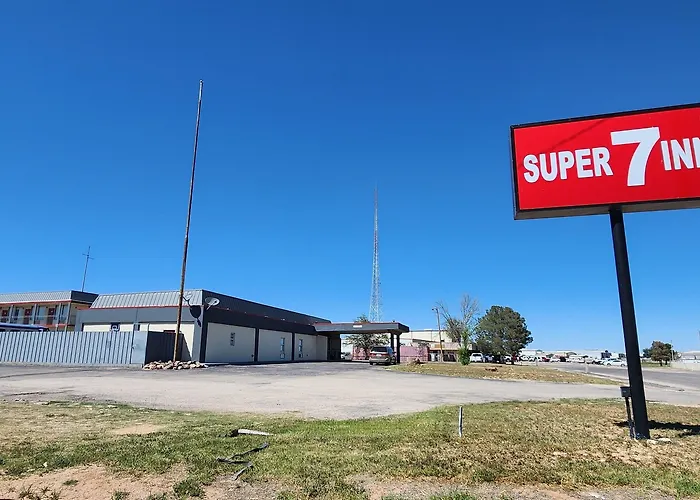Super 7 Inn