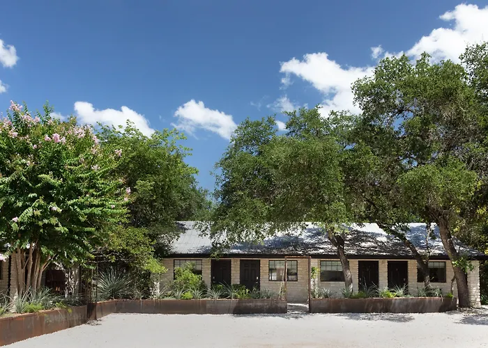 Wimberley Inn & Bar
