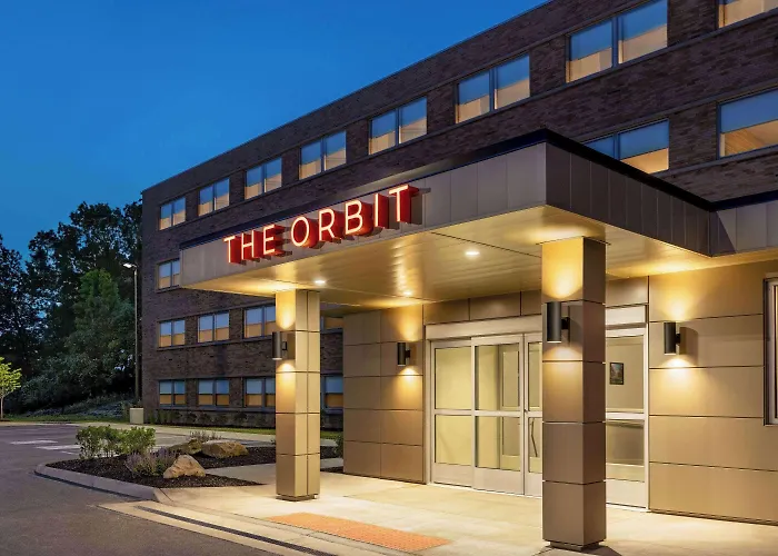 The Orbit Hotel, Trademark Collection By Wyndham Fairview Park