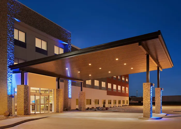 Holiday Inn Express & Suites - Beaver Dam By Ihg