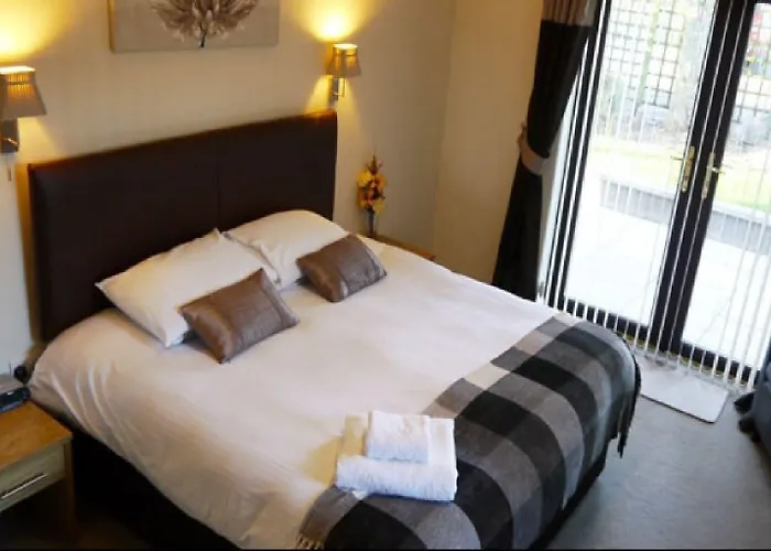 Ban Car Hotel Cairness