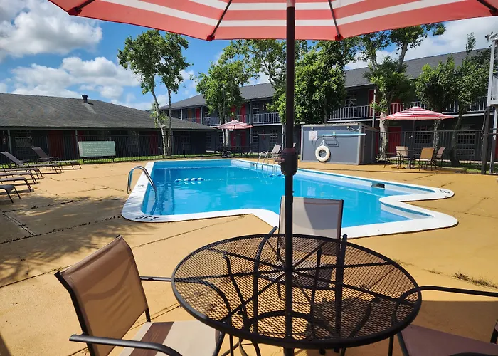 Red Carpet Inn - Houma